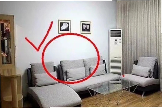 如何在阶梯分区选到无遮挡的官方转播沙发区？